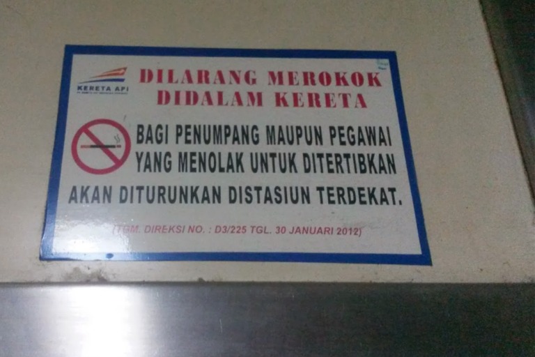 Larangan-merokok-di-gerbong-kereta