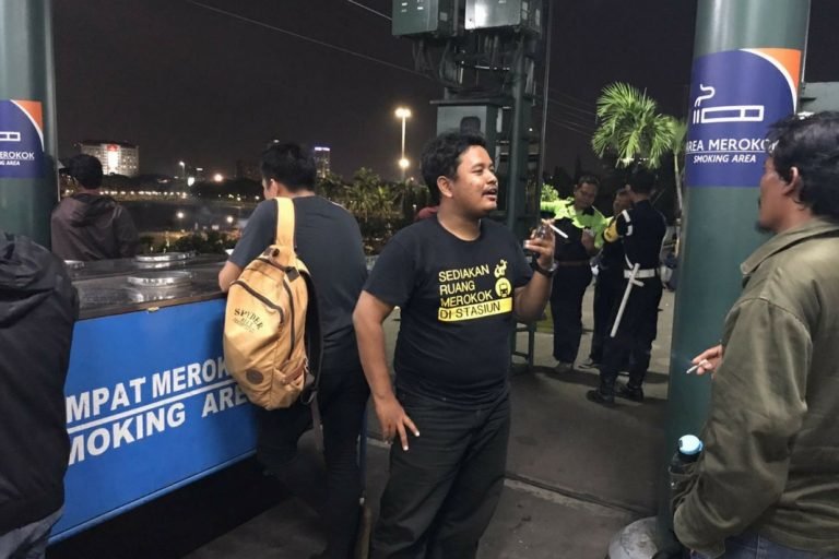 Ruang merokok di gambir