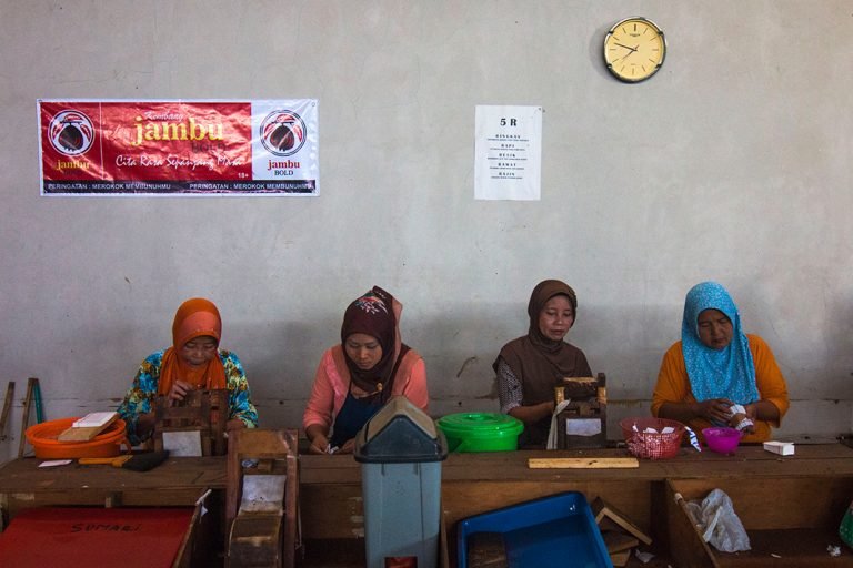 buruh terancam cukai