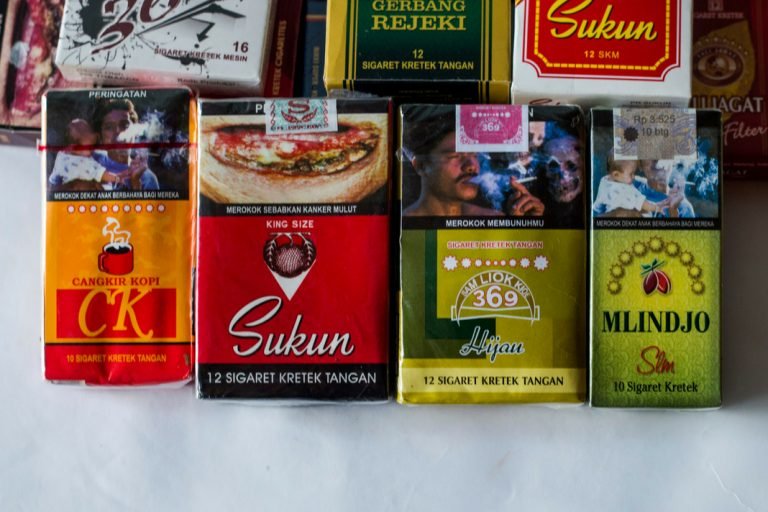 Uji Ketangkasan Di Pasar Malam dalam Permainan Berhadiah Rokok