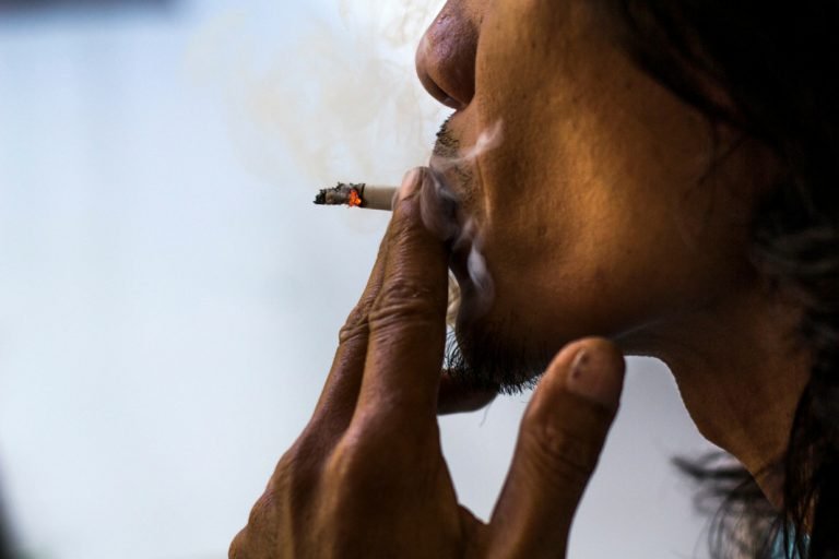 Empat Hal Yang Bikin Kretek Super Nikmat Di Pagi Hari