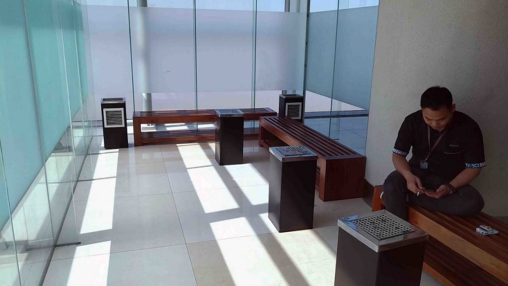 Perda KTR harus menyediakan ruang merokok