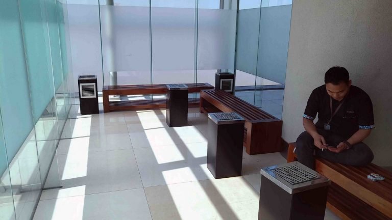 Perda KTR harus menyediakan ruang merokok