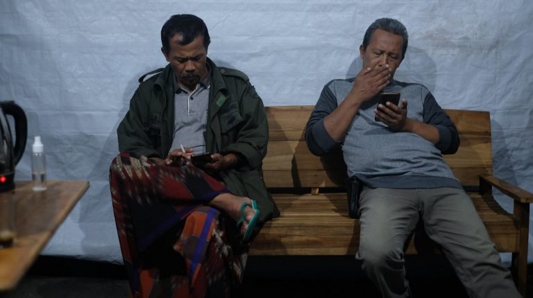 rokok mempersatukan kita