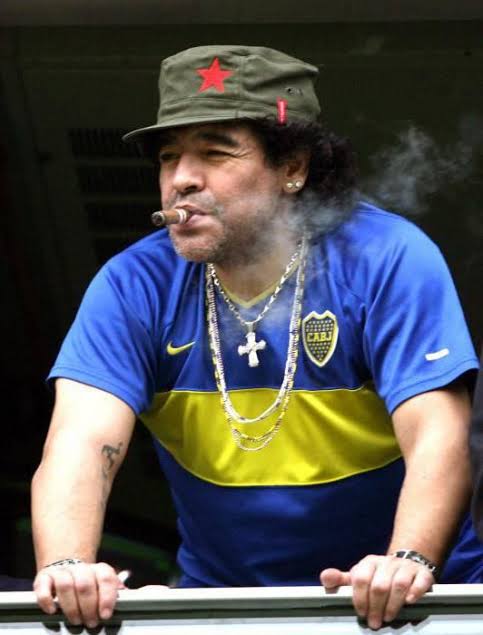 Maradona merokok