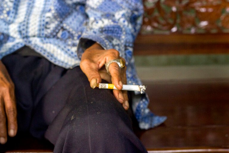 Rokok Menyebabkan Rambut Rontok?