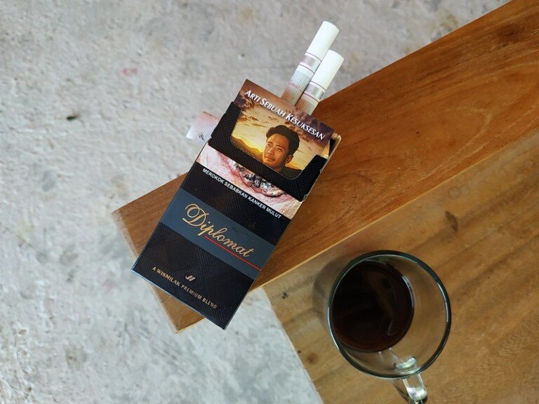 rokok diplomat