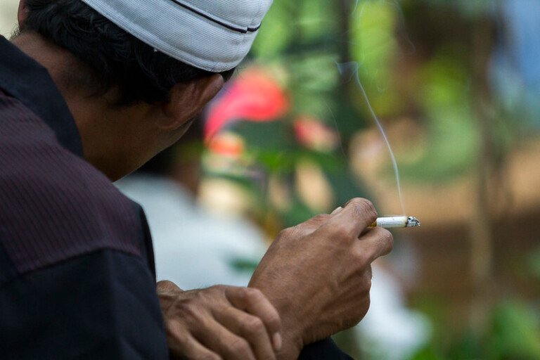 Kiai Merokok: Dalam Isapnya, Luas Samudera Spiritualnya