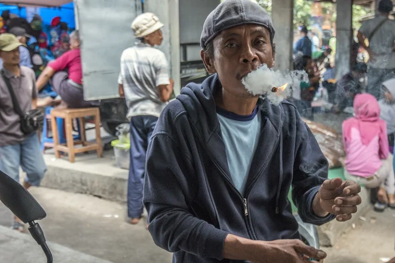 perokok santun di rumah