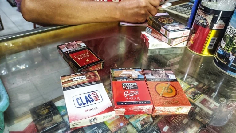 pemasukan rokok turun