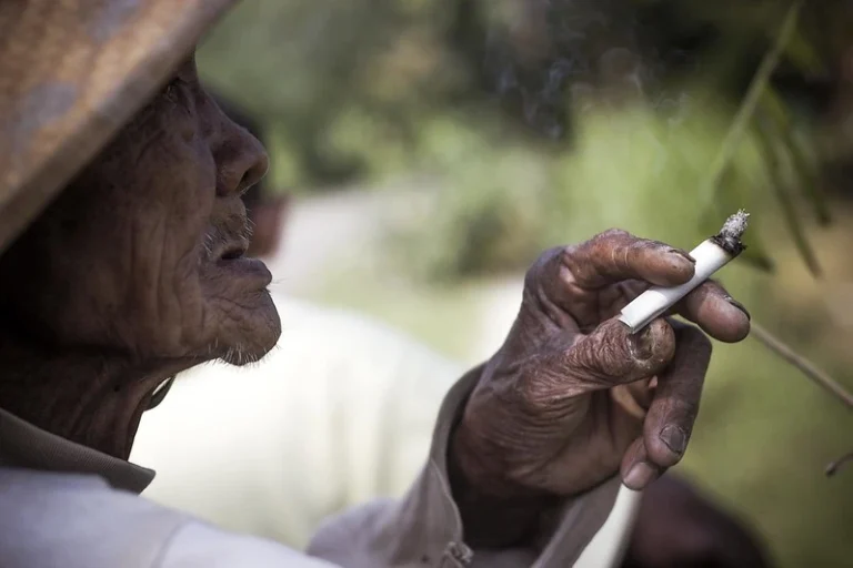 rokok saat idul fitri