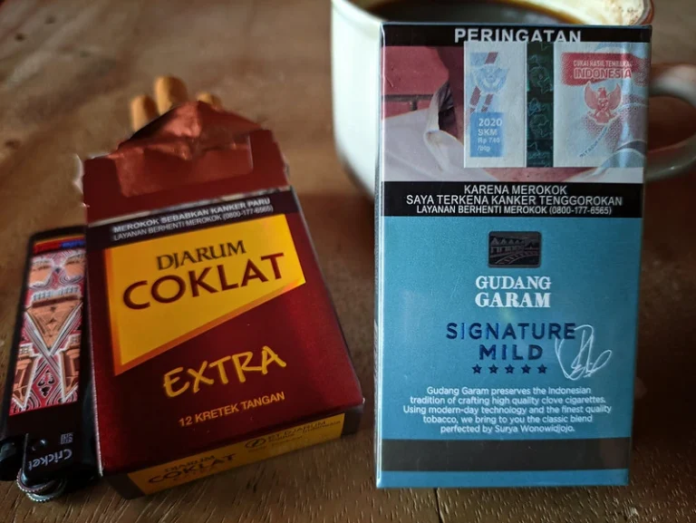 sigaret kretek tangan