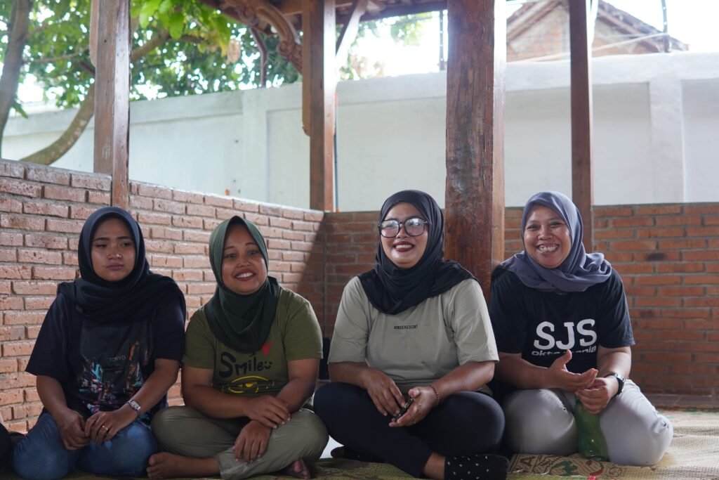 Sejahtera menjadi buruh pabrik rokok Komunitas Kretek