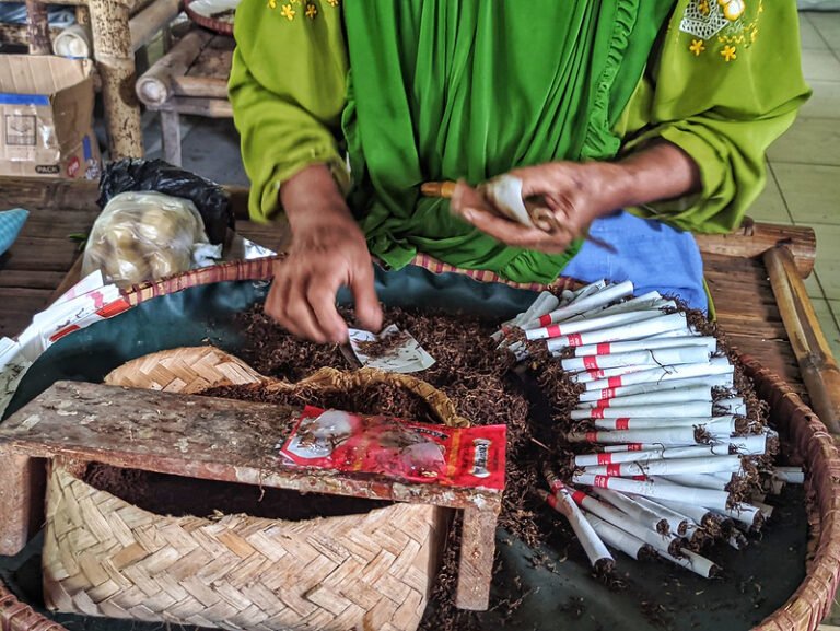 Buruh pabrik rokok hidup sejahtera Komunitas Kretek