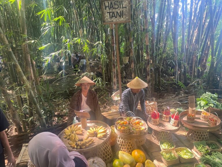 Suasana Pasar Papringan Temanggung Komunitas Kretek