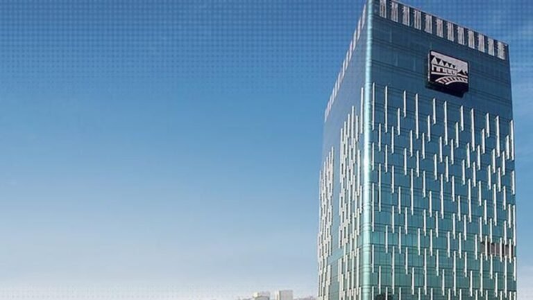 Gudang Garam anjlok bukan karena perokok turun, tapi karena negara biarkan rakyatnya miskin Komunitas Kretek