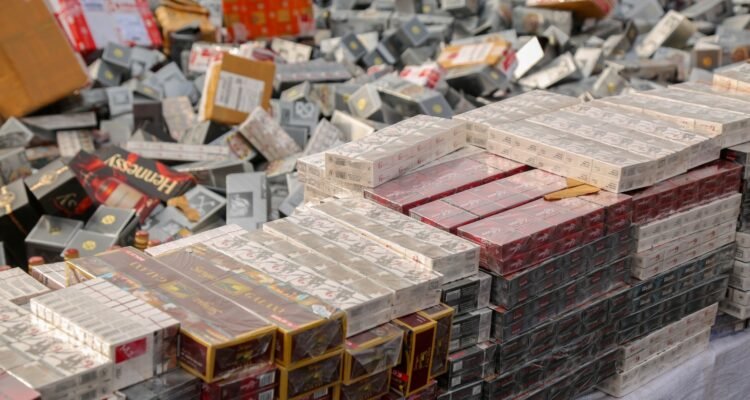 Bea Cukai seenak jidat: jadi cukong rokok ilegal, konsumennya didenda Komunitas Kretek