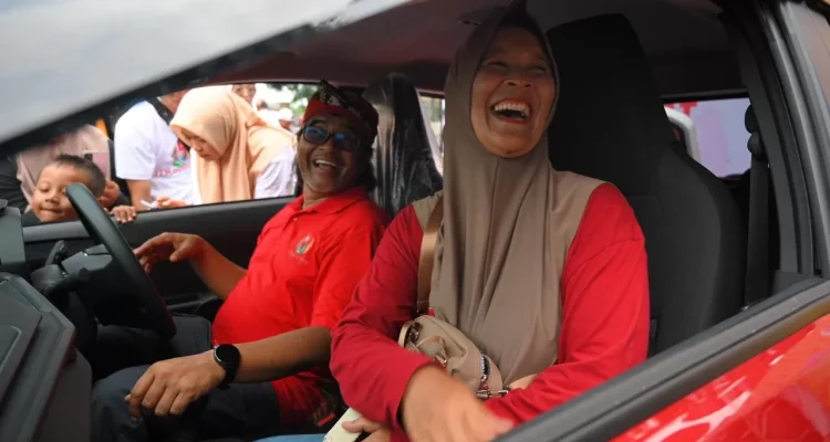 Bu Minah, ikut jalan santai di HUT Temanggung malah dapat mobil dari Djarum Komunitas Kretek