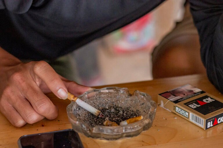 asbak jadi hal penting di tempat umum yang diperbolehkan merokok