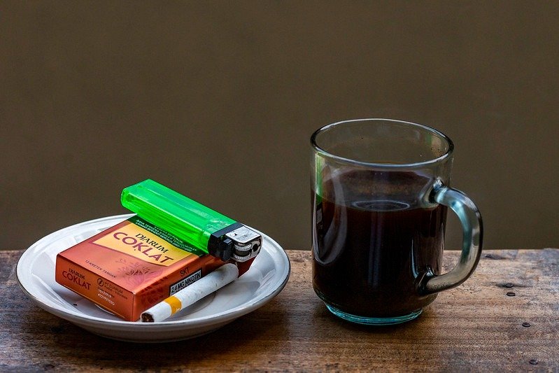 djarum coklat bukan sekadar rokok SKT, melainkan sebatang kretek yang menemani saya mengeja ribuan code