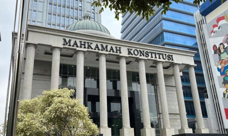 mahkamah konstitusi digugat untuk memberikan sanksi kerja sosial bagi perokok sambil berkendara