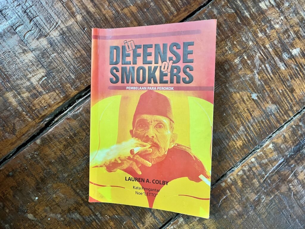 narasi antirokok dalam buku in defense smokers