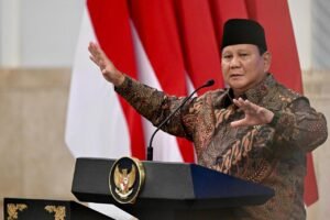 prabowo berjanji untuk menurunkan beban pajak rokok